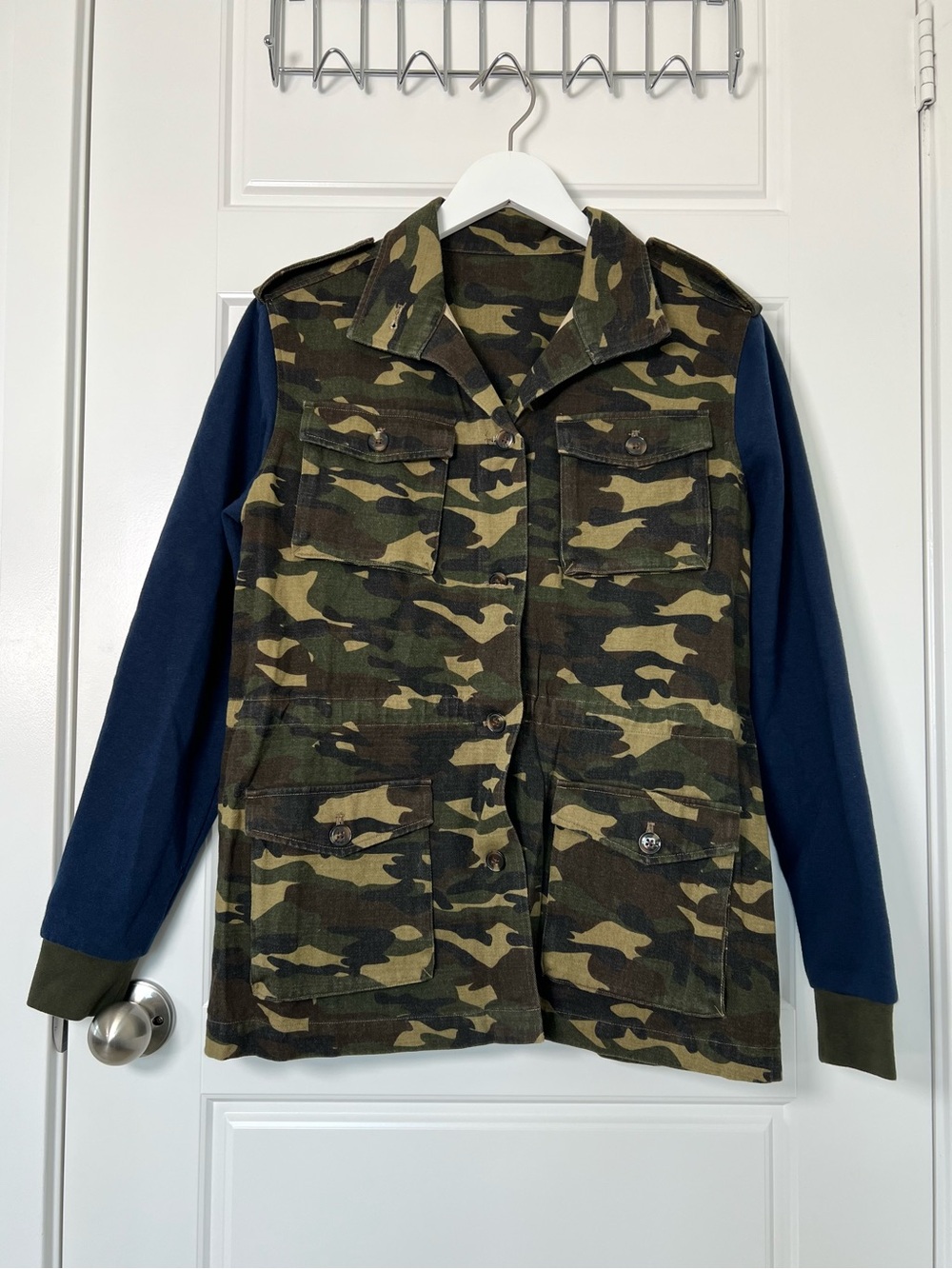 Unbranded // NWOT Men's Camo Utility Jacket with Fleece Lined Hoodie Sleeves